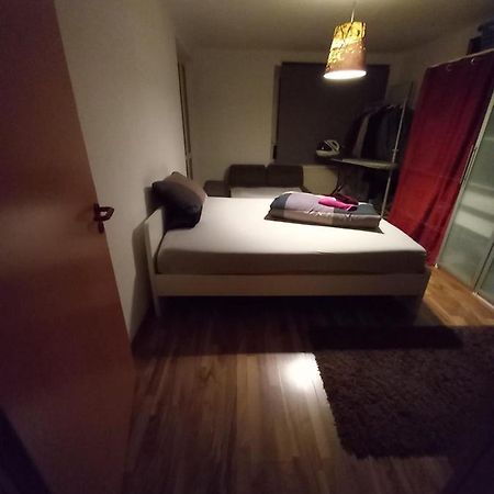 Tolle Private 2-Zimmer Wohnung Im Szene Bezirk Berlin-Friedrichshain Exterior foto